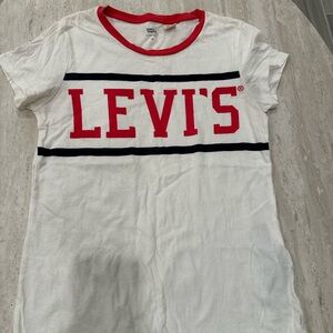 Levi’s tshirt